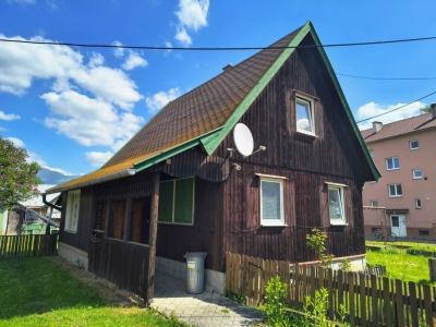 Rodinný dom s garážou, v obci Sučany