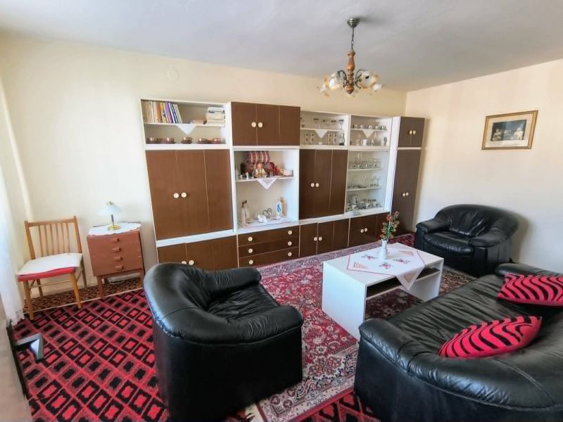Veľký 2 izbový byt s loggiou, Brezno - 7