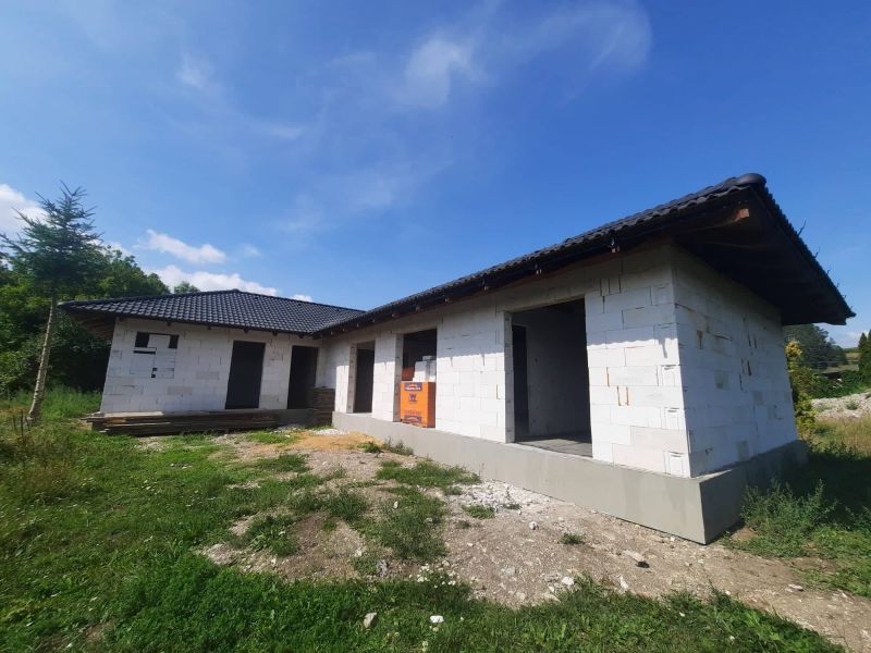 Novostavba: 5 - izbový RD, pozemok 565 m2 v uzavretom areáli, Valča. - kopia - 2