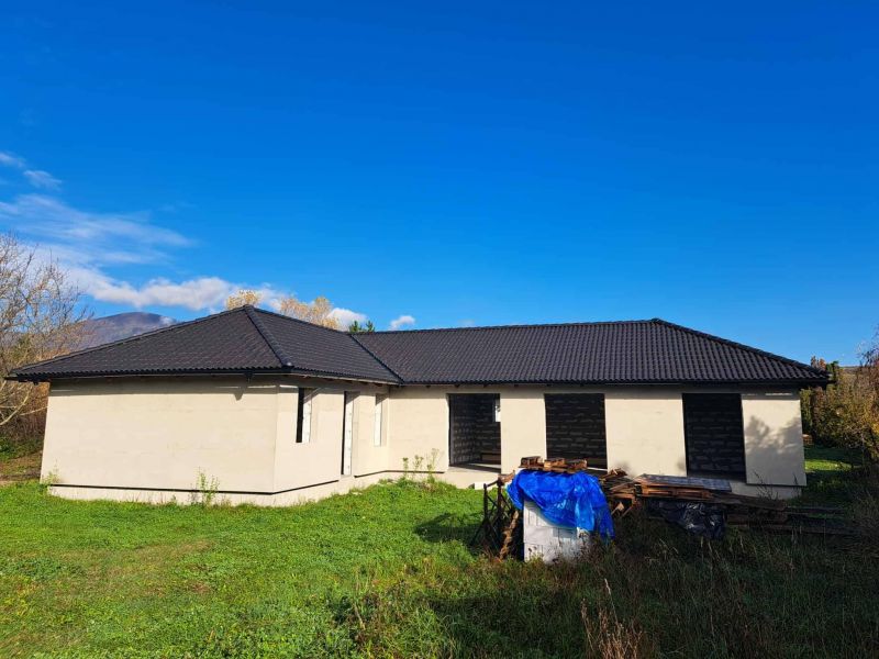 5 izbový murovaný rodinný dom, Valča - 1