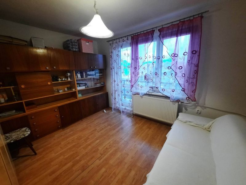 Veľký rodinný dom s garážou, Príbovce. - 12