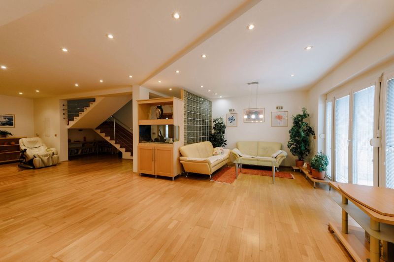 Rodinný dom s garážou a bazénom - 9