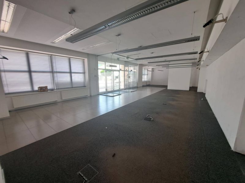 Obchodný priestor s výkladom, ( 250 m2 ) Vrútky - 5