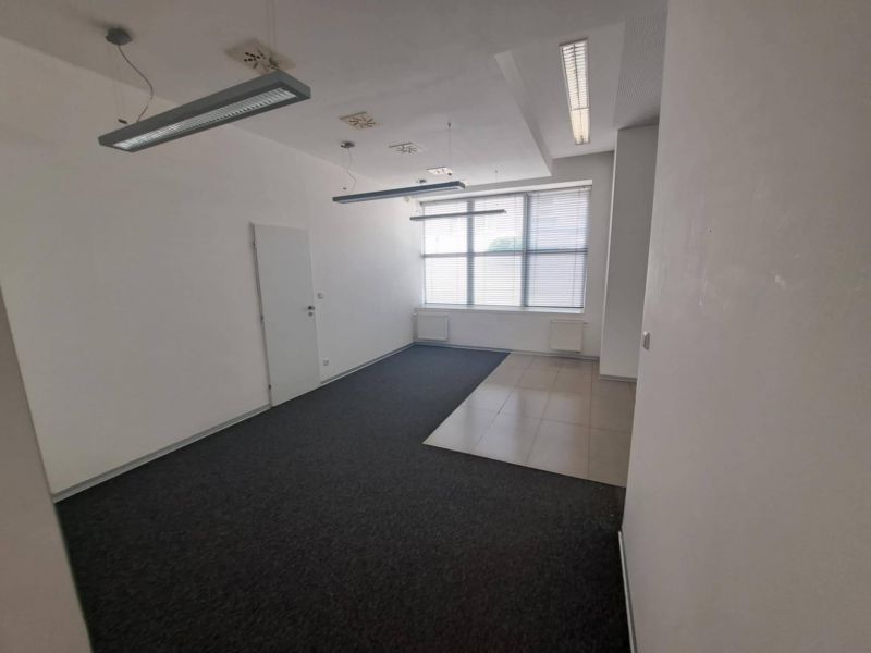 Obchodný priestor s výkladom, ( 250 m2 ) Vrútky - 3