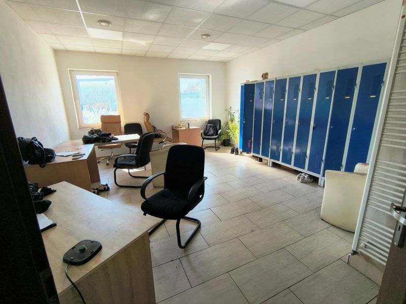 Výrobno - skladová hala v areály bývalej ZŤS - 8