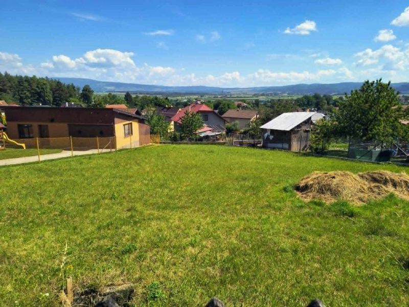 Stavebný pozemok v obci Slovenské Pravno - 1
