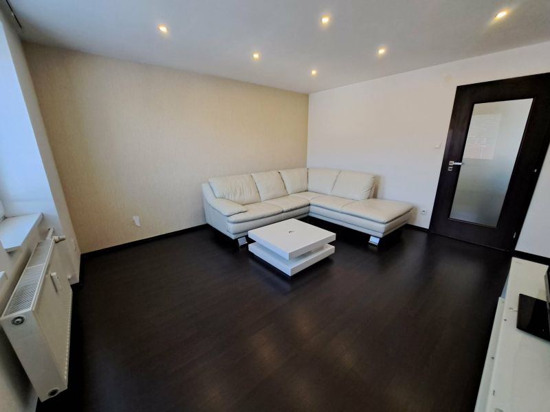 Veľký 3 izbový byt v tehlovom dome, Martin - Centrum - 7