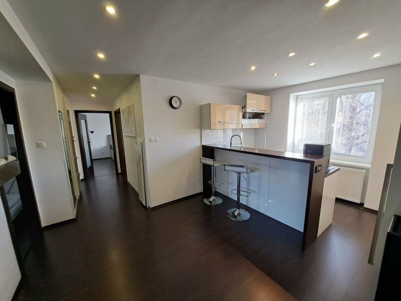 Veľký 3 izbový byt v tehlovom dome, Martin - Centrum - 9