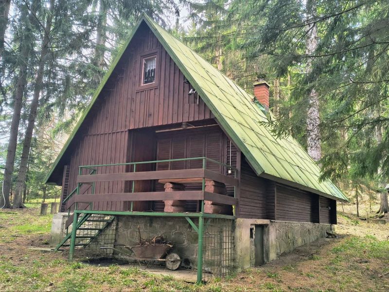 Chata v lese a v dosahu MHD, Bystrička - 2