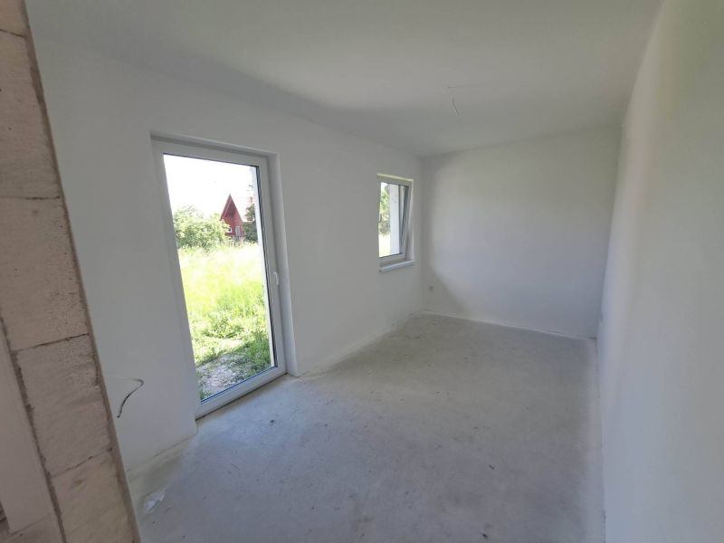 5 izbový murovaný rodinný dom, Valča - 9