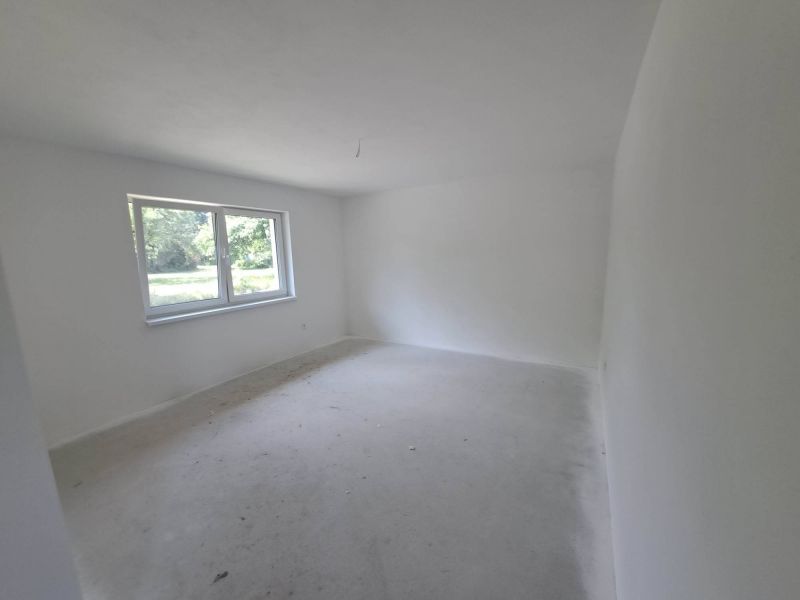 5 izbový murovaný rodinný dom, Valča - 11