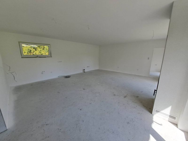 5 izbový murovaný rodinný dom, Valča - 7