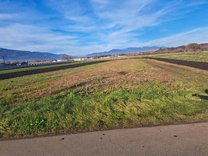 Stavebný pozemok v obci Rakovo - 4