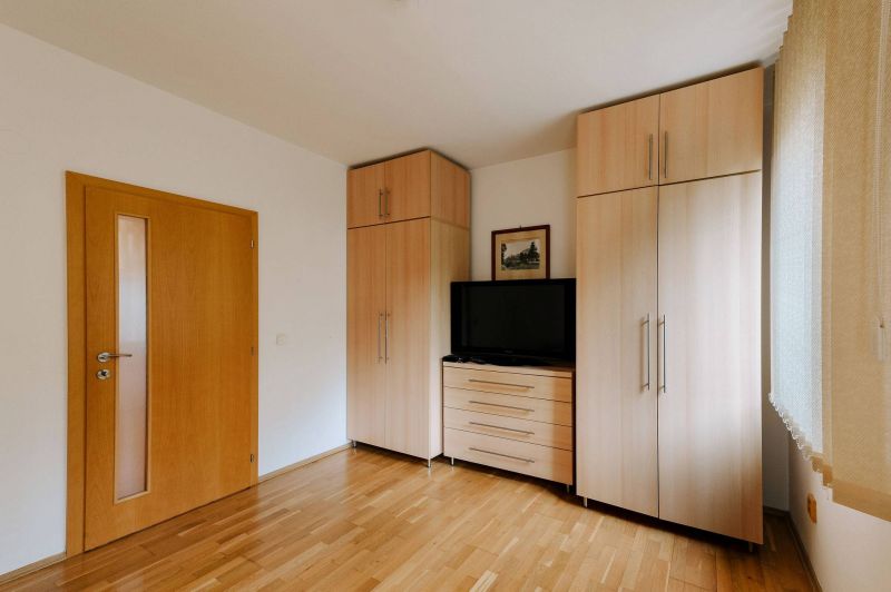 Rodinný dom s garážou a bazénom - 14