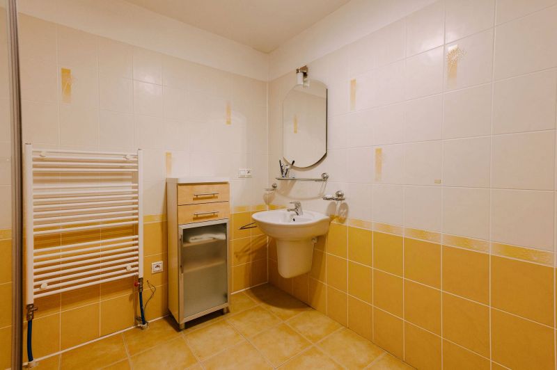 Rodinný dom s garážou a bazénom - 21