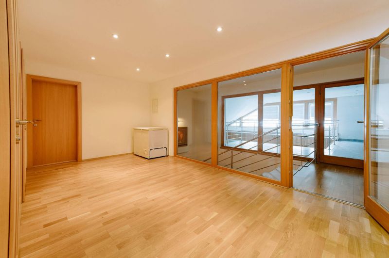 Rodinný dom s garážou a bazénom - 19