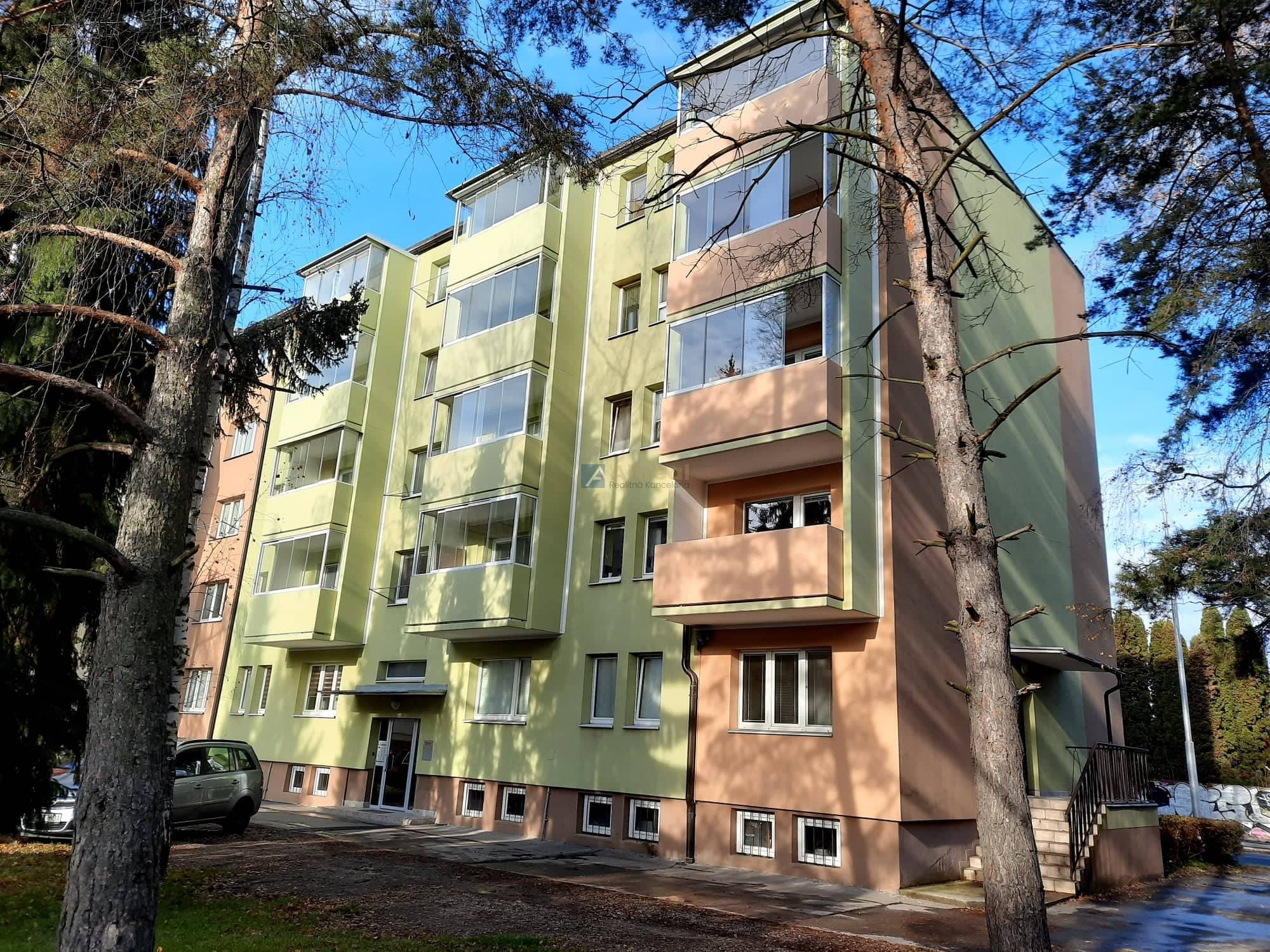 2 - izbový byt s balkónom, Martin - Centrum. 