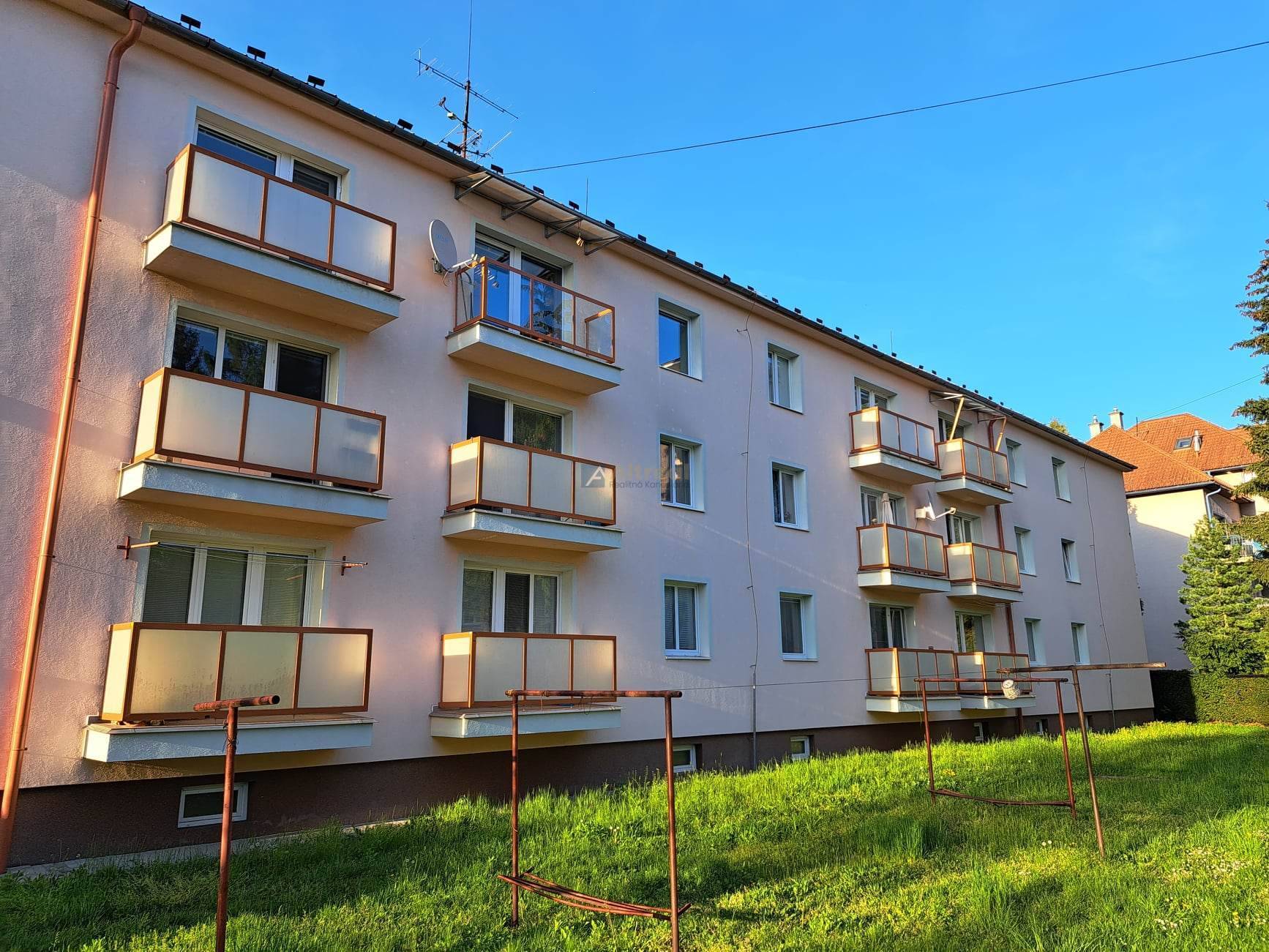 Veľký 2 - izbový byt s balkónom, Martin - Centrum.