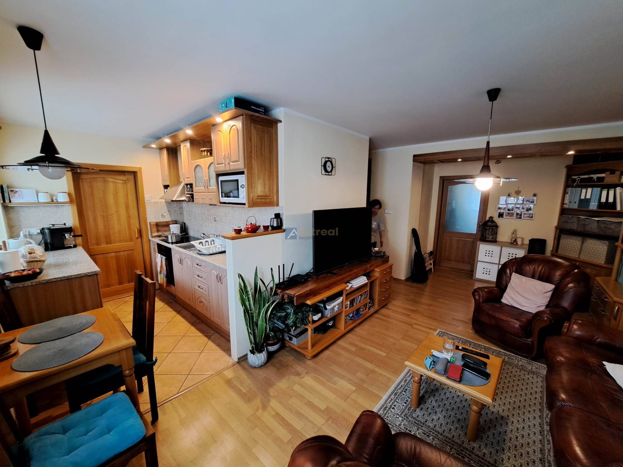 2 - izbový byt s balkónom, Martin - Podháj.