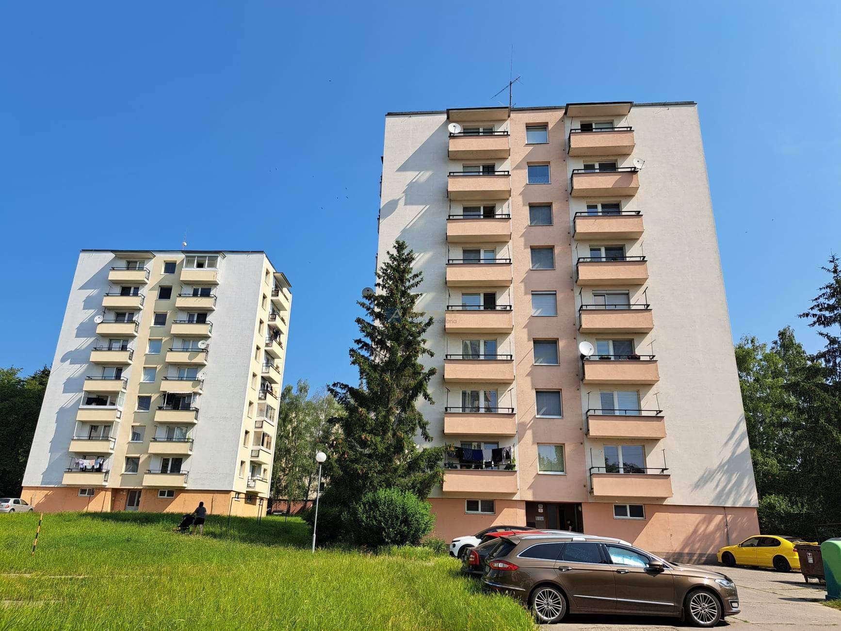 Veľký 3 - izbový byt s garážou, Zvolen.