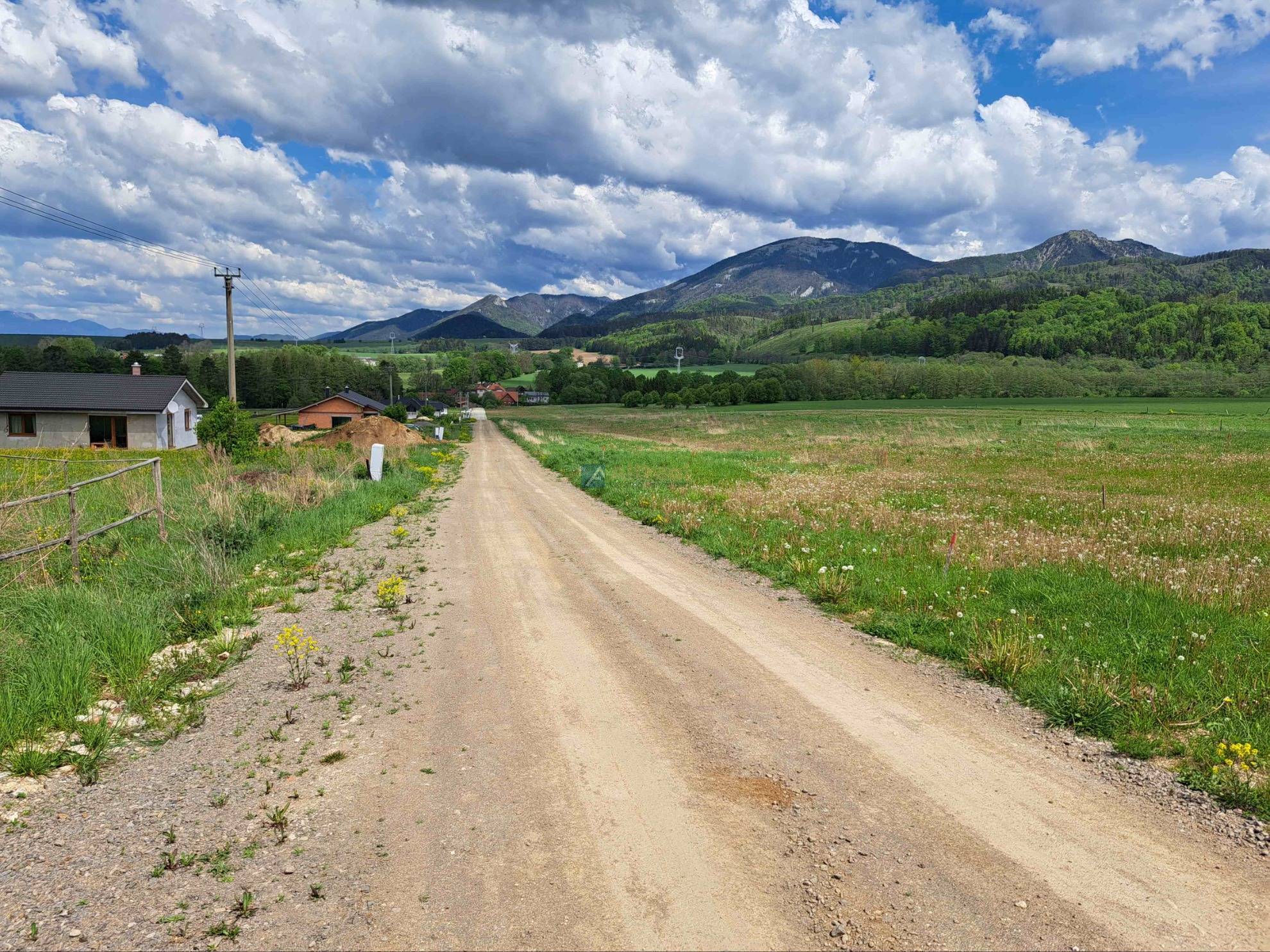 Stavebný pozemok, všetky IS, výmera 1.000 m2, Mošovce.