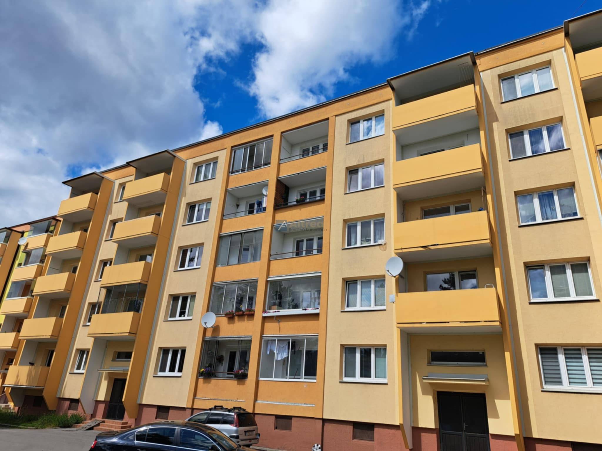 Veľký 2 izbový byt s balkónom, Martin - Sever