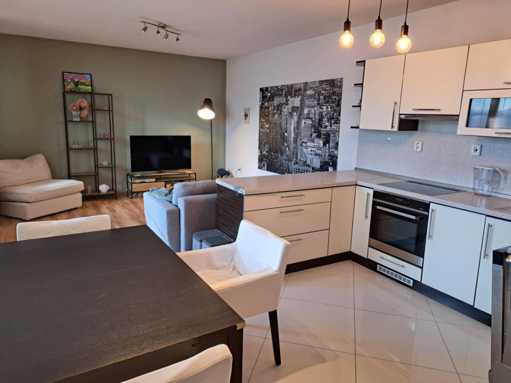 Veľký 3 izbový byt s terasou, Martin - Centrum